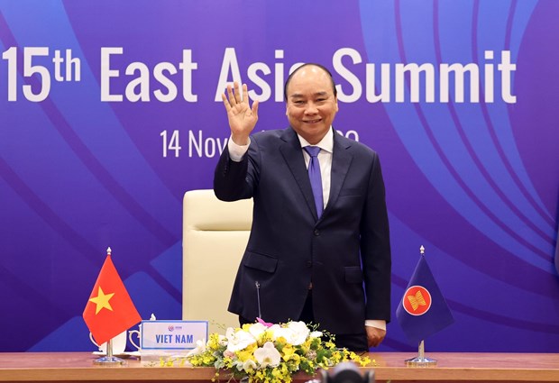 Prime Minister Nguyen Xuan Phuc chaired the 15th East Asia Summit via video conference from Hanoi (Photo: VNA)