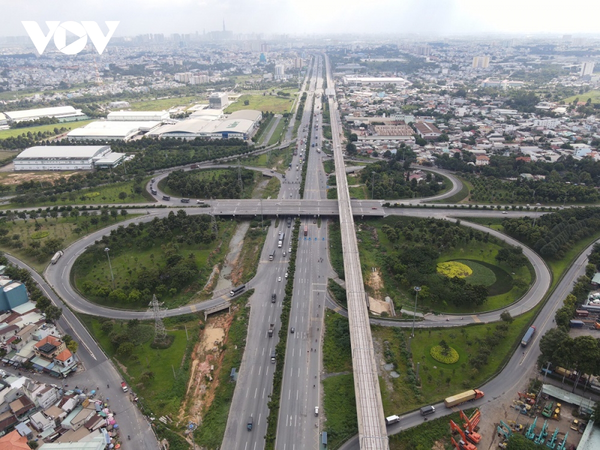 Kinh tế Việt Nam 2020 thoát đáy, tạo đà cho 2021