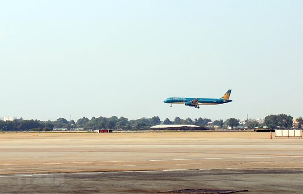 Upgraded runways in Tan Son Nhat, Noi Bai airports put into use First aircraft lands at runway 25R/07L of Ho Chi Minh City’s Tan Son Nhat International Airport on January 10 afternoon (Photo: VNA)