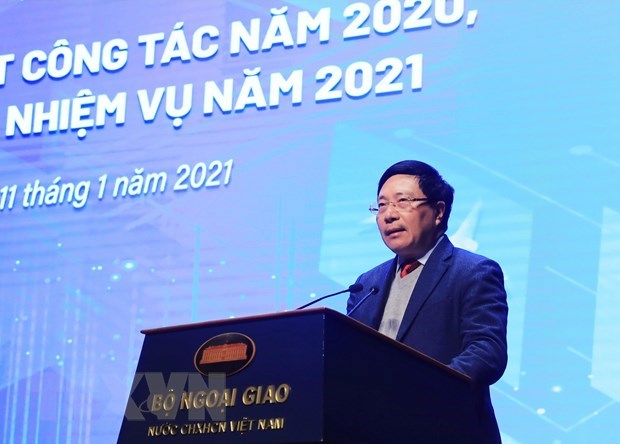 Greater efforts needed to firmly protect sea and islands sovereignty: Official Deputy Prime Minister and Minister of Foreign Affairs Pham Binh Minh speaks at the conference (Photo: VNA)