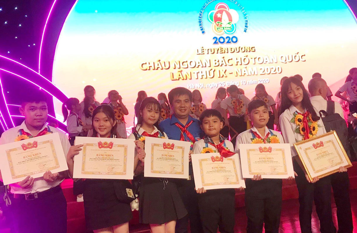 Ngô Lâm Gia Nguyên và các đội viên tiêu biểu của tỉnh tham dự  Đại hội Cháu ngoan Bác Hồ toàn quốc lần thứ IX, năm 2020