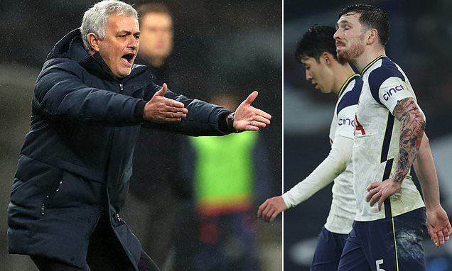 Mourinho tức giận khi Tottenham đánh rơi chiến thắng