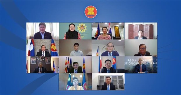 ASEAN leader complements Vietnam’s success in ASEAN Chair Year Participants at the meeting (Photo: VNA)