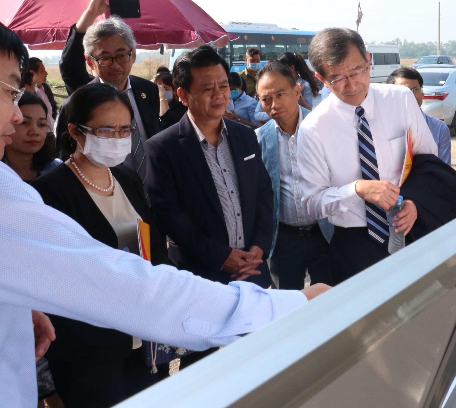 The survey team of Huu Thanh industrial park, Duc Hoa district