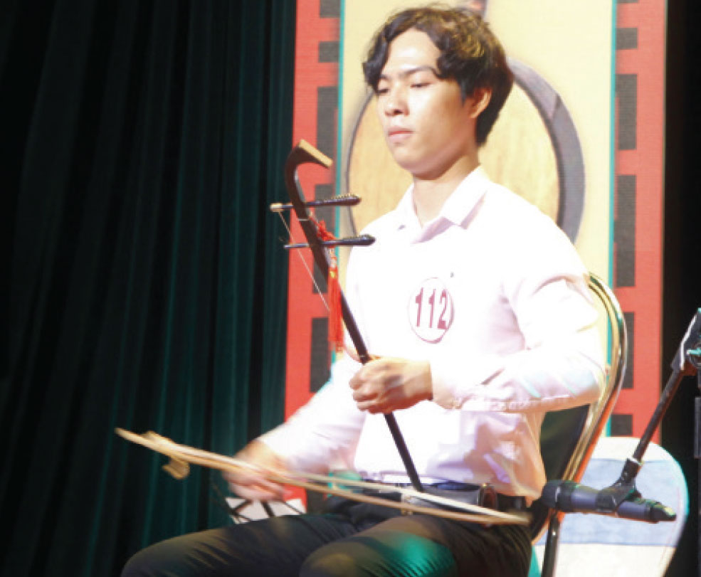 Tiết mục biểu diễn của Minh Khang đã thuyết phục được ban giám khảo và đoạt giải nhất phần thi độc tấu Hội thi đờn ca tài tử tỉnh Long An lần thứ II năm 2020