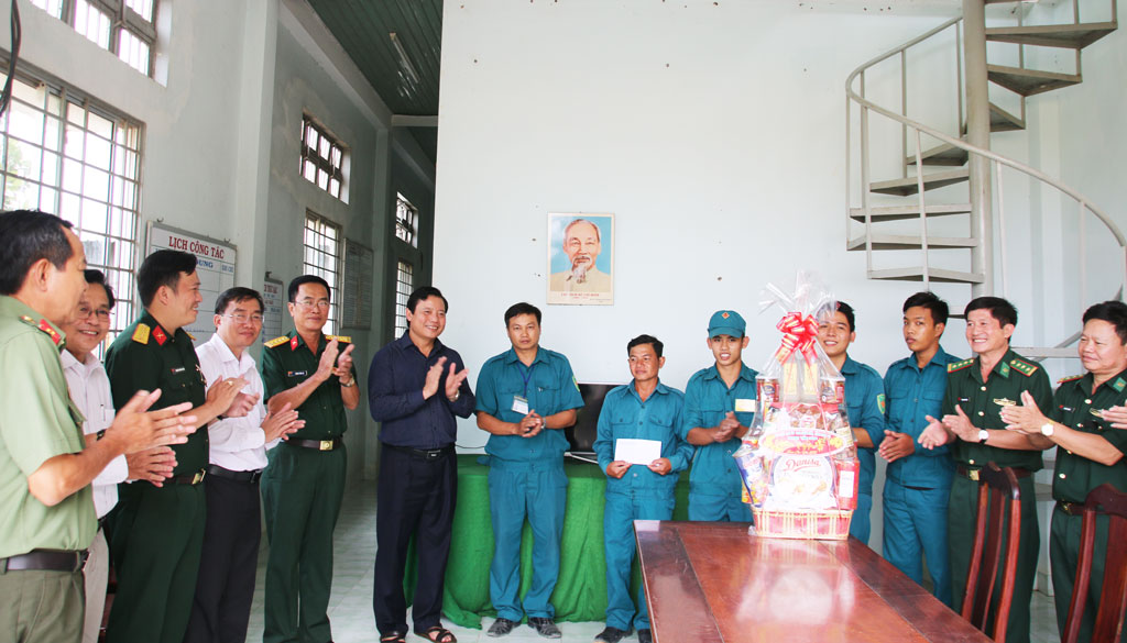 Phó Chủ tịch UBND tỉnh Long An - Phạm Tấn Hoà kiểm tra tình hình phòng, chống Covid-19 trên tuyến biên giới
