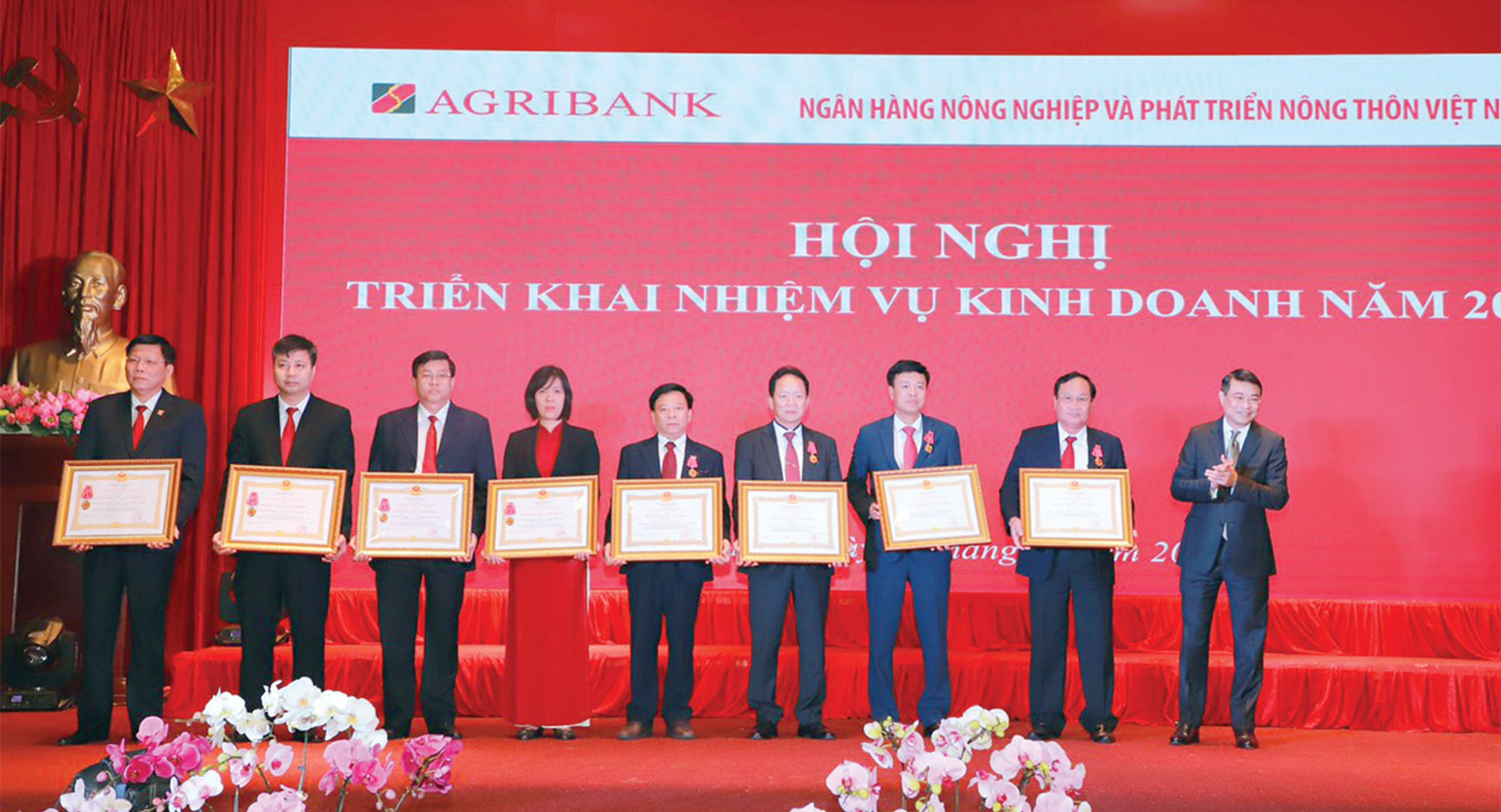 gribank Long An nhận huân chương Lao động hạng nhất