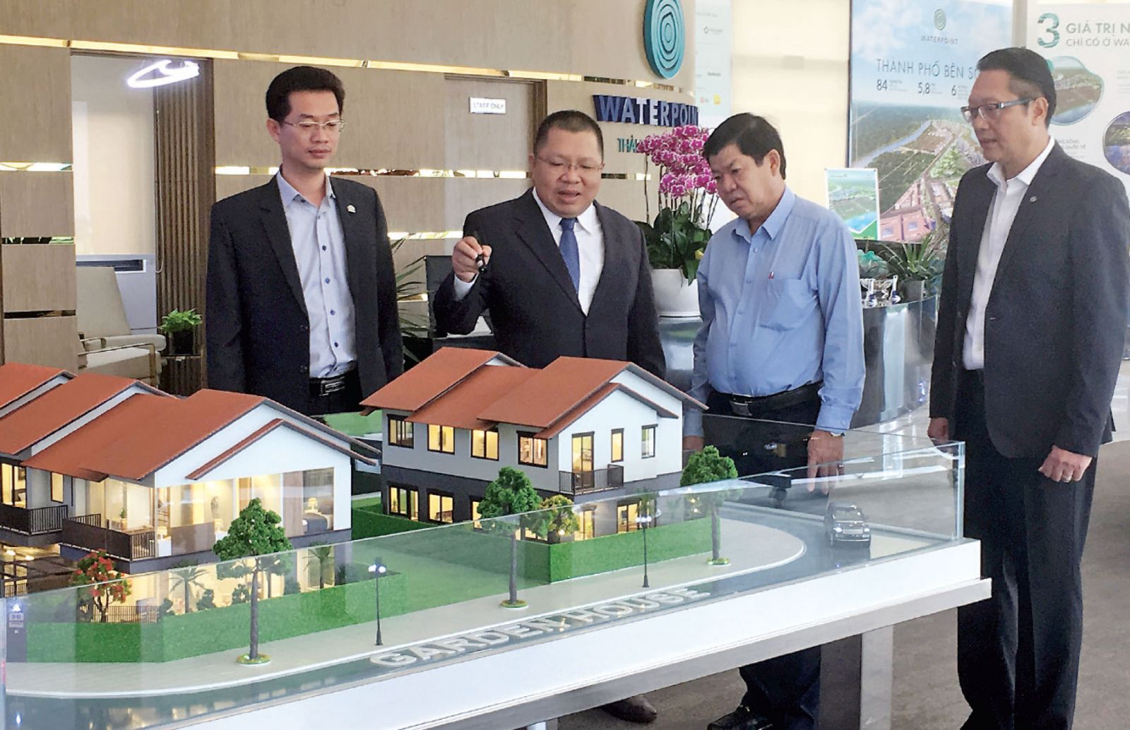 Lãnh đạo huyện Bến Lức khảo sát tiến độ đầu tư Khu đô thị Nam Long