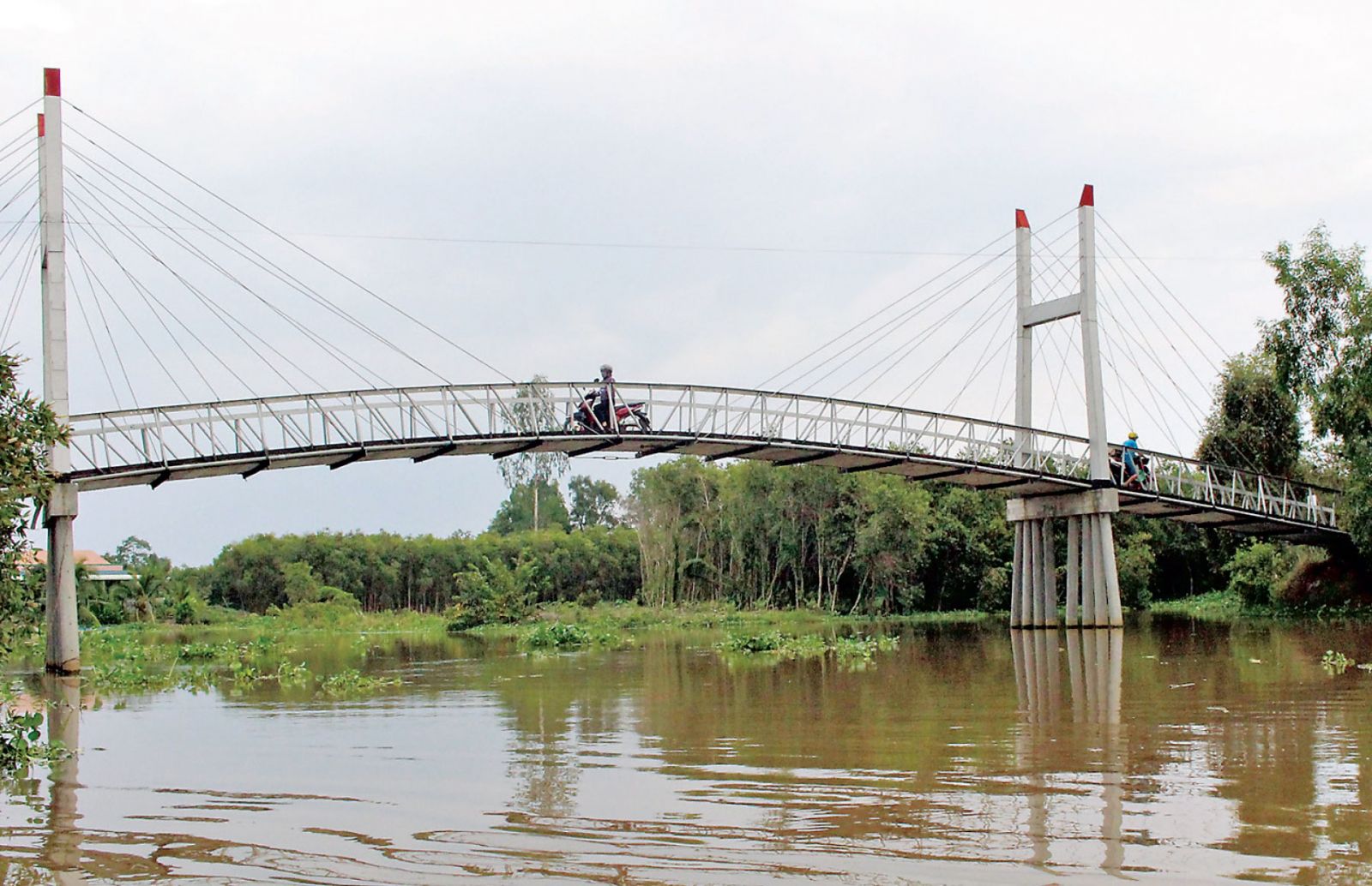 Niềm tin và sức bật mới Những nhịp cầu nối đôi bờ giúp người dân đi lại thuận tiện