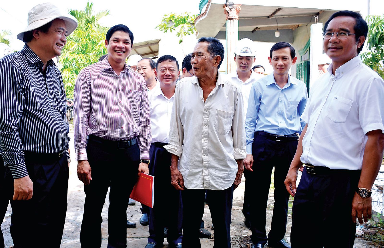 Potentials and strengths promoted to make breakthrough Provincial leaders, together with leaders of Can Giuoc district, inspect the site clearance progress for key projects in the section passing Can Giuoc district