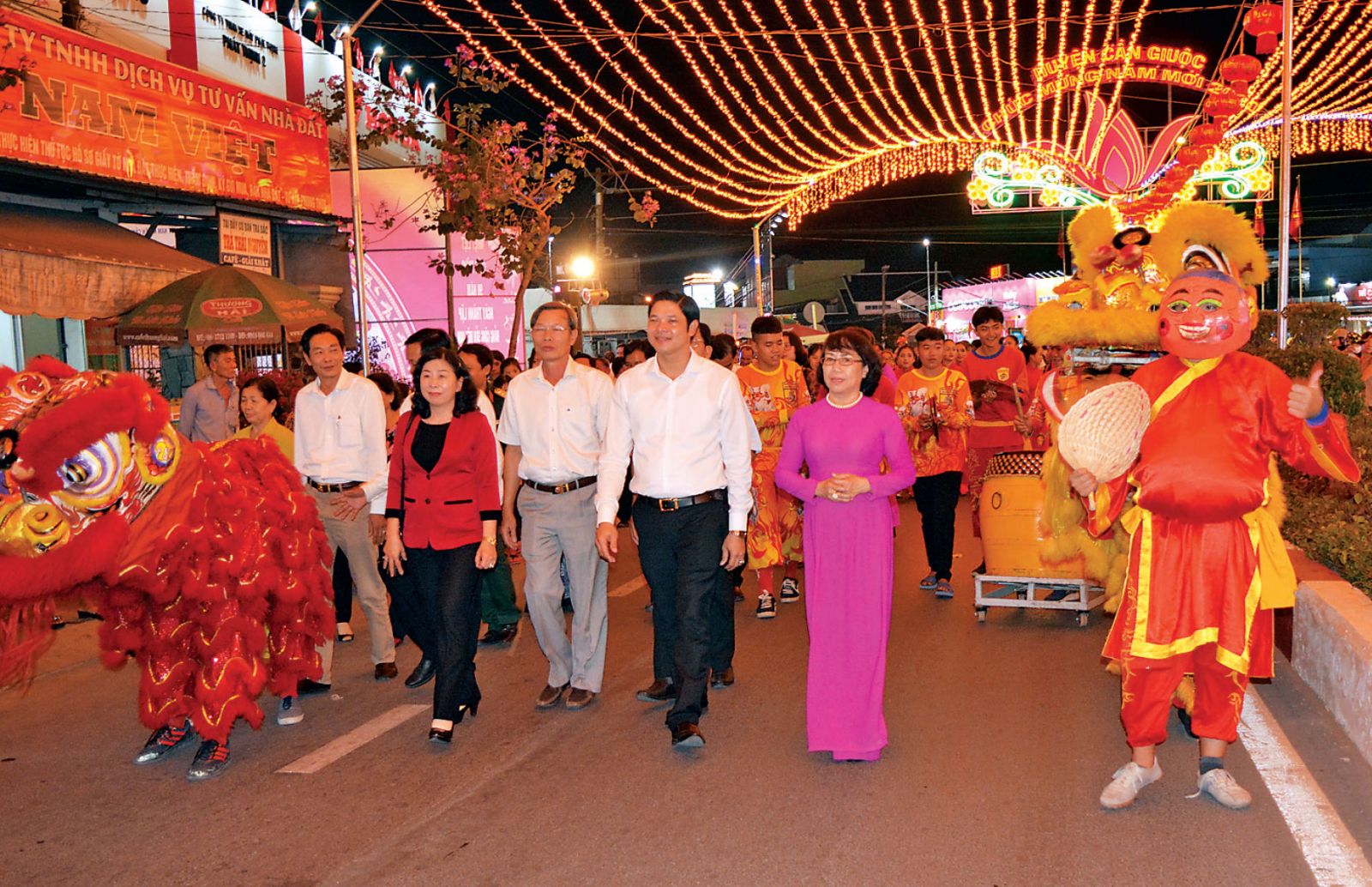 Potentials and strengths promoted to make breakthrough District leaders enjoy the Spring and welcome Tet with the people of the district