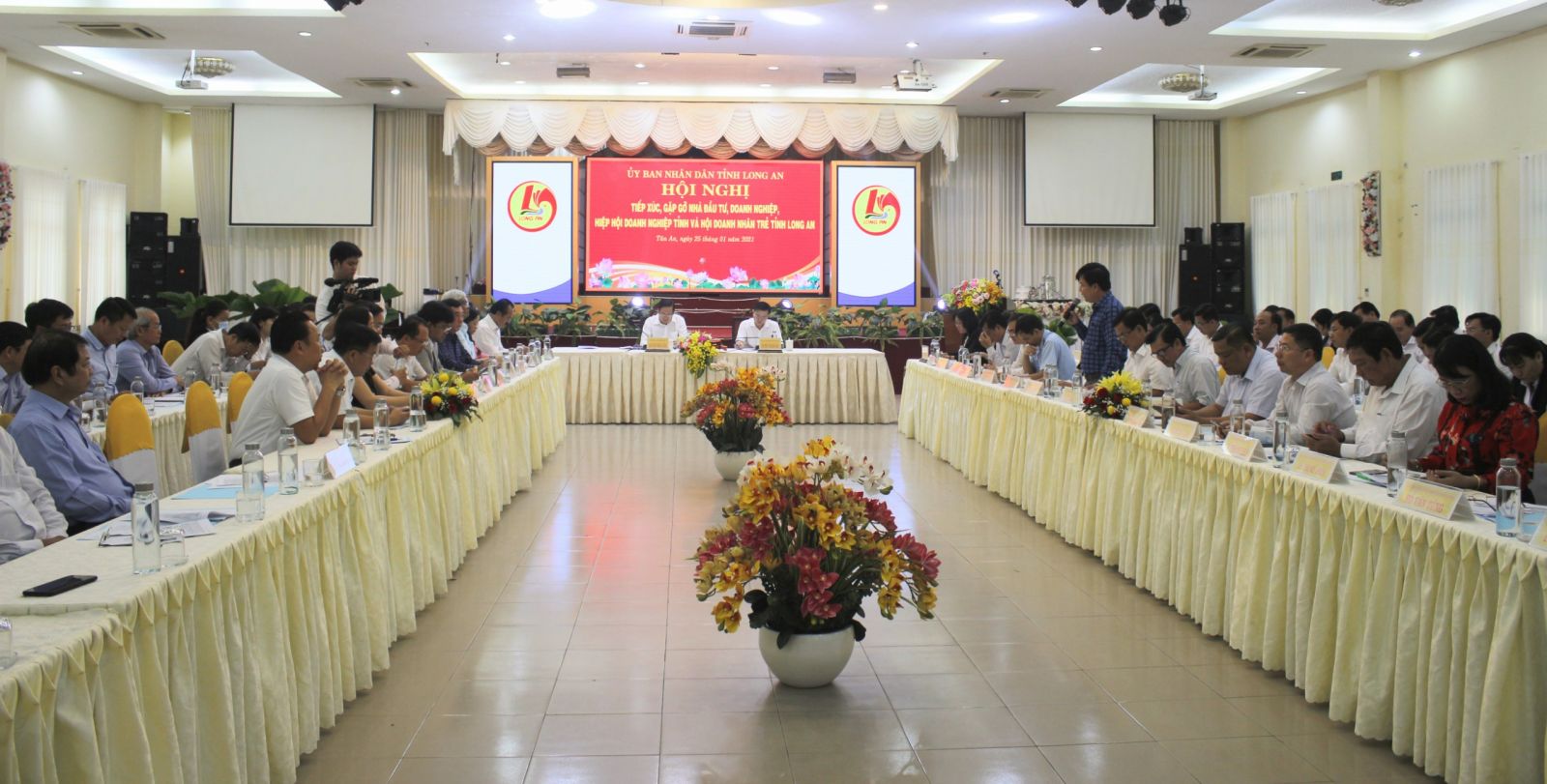 Investors and enterprises in the province are met to promptly remove difficulties and problems