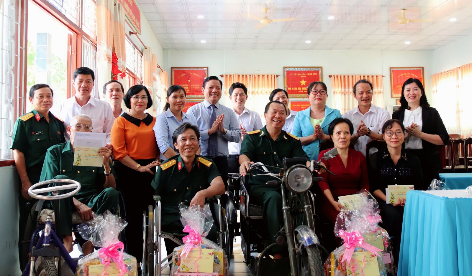 Thăm, tặng quà thương binh nặng quê Long An tại Trung tâm Điều dưỡng Thương binh và Người có công Long Đất