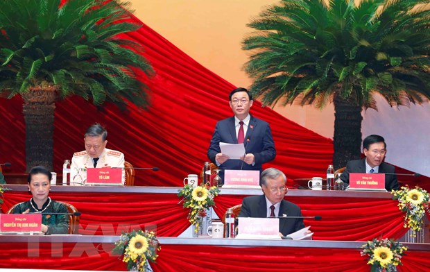 Ông Vương Đình Huệ, Ủy viên Bộ Chính trị, Bí thư Thành ủy Hà Nội thay mặt Đoàn Chủ tịch điều hành phiên họp sáng 28/1. (Ảnh: TTXVN)