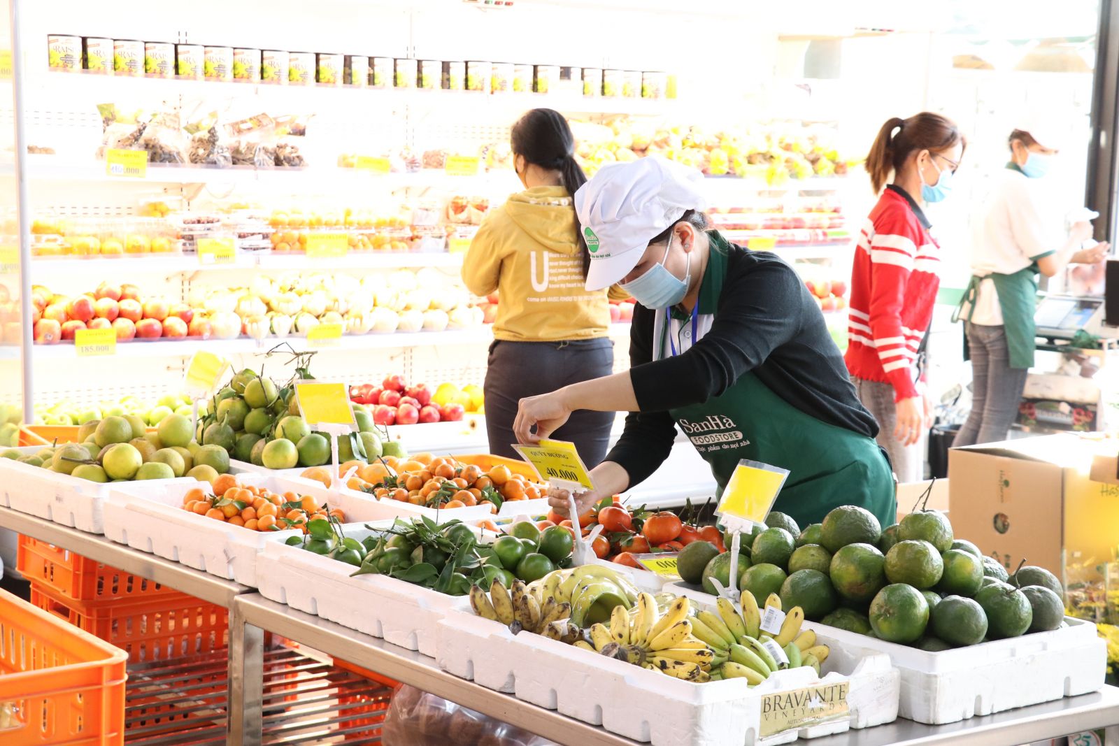 Ensuring goods for Tet Goods for Tet is ensured