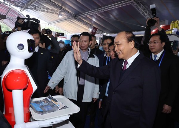National programme to boost development of high technology Prime Minister Nguyen Xuan Phuc visits a booth at the Vietnam International Innovation Expo 2021 (Photo: VNA)