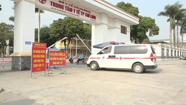 Bệnh viện dã chiến diều trị cho các bệnh nhân COVID-19 đặt tại Trung tâm y tế thành phố Chí Linh. (Ảnh: Mạnh Minh/TTXVN)