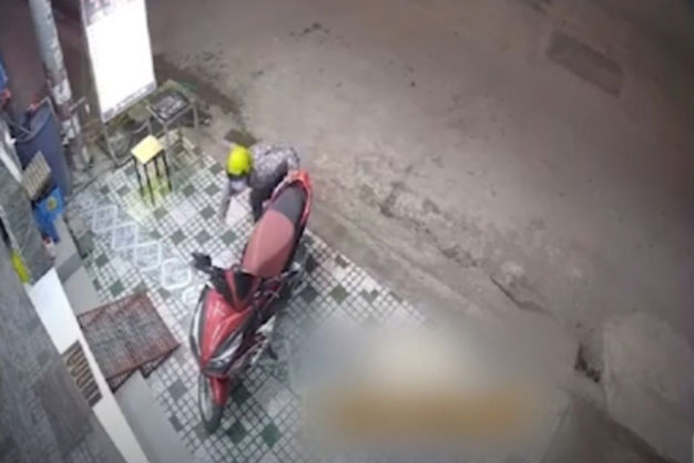 Một vụ trộm xe môtô mà camera ghi lại