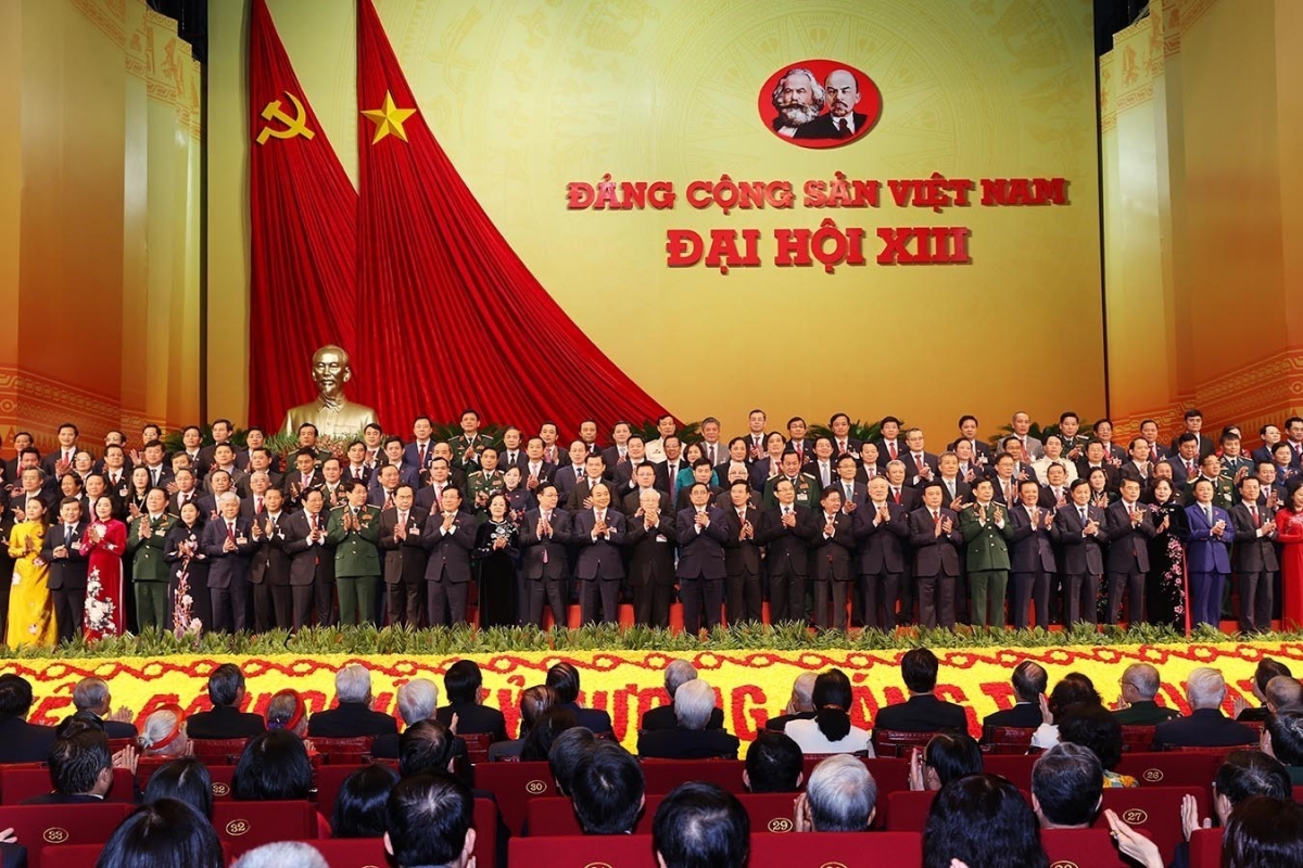 Ra mắt 200 đồng chí Ủy viên Ban Chấp hành Trung ương Đảng khóa XIII.