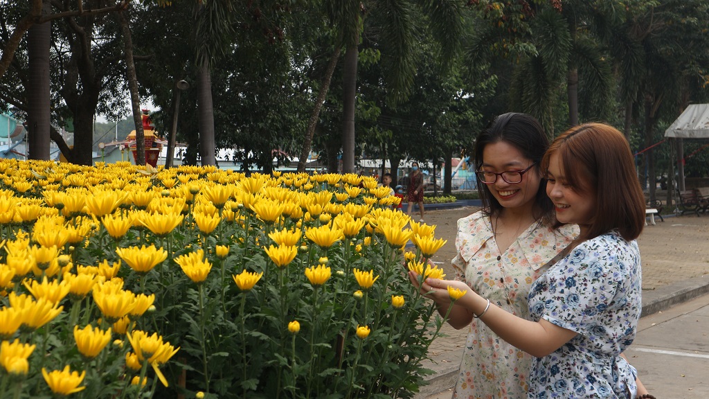 Brilliant New Year Flower Market New year flower market also attracts visitors to visit, take pictures and record beautiful moments