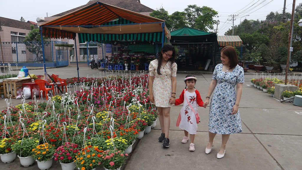 Brilliant New Year Flower Market The new year flower market is colorful with all kinds of ornamental flowers