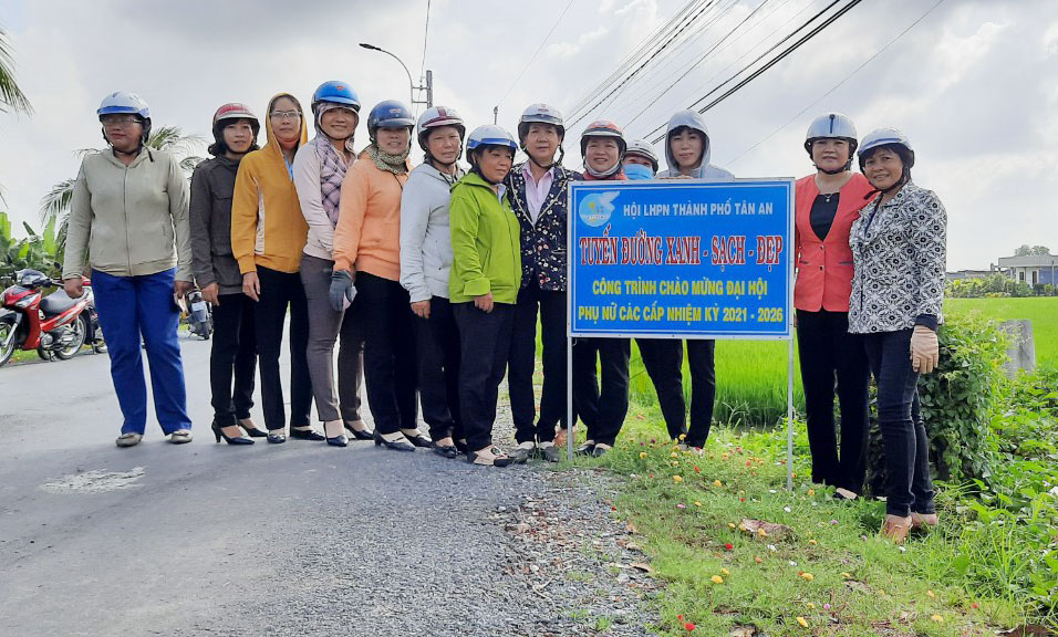Hội Liên hiệp Phụ nữ Việt Nam TP.Tân An thực hiện tuyến đường xanh, sạch, đẹp