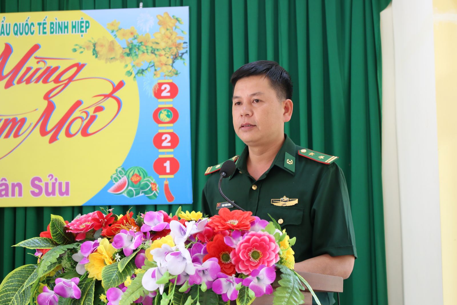 Lieutenant Colonel Pham Thanh Trung - Chief of Binh Hiep International Border Gate informed some results of the unit in 2020