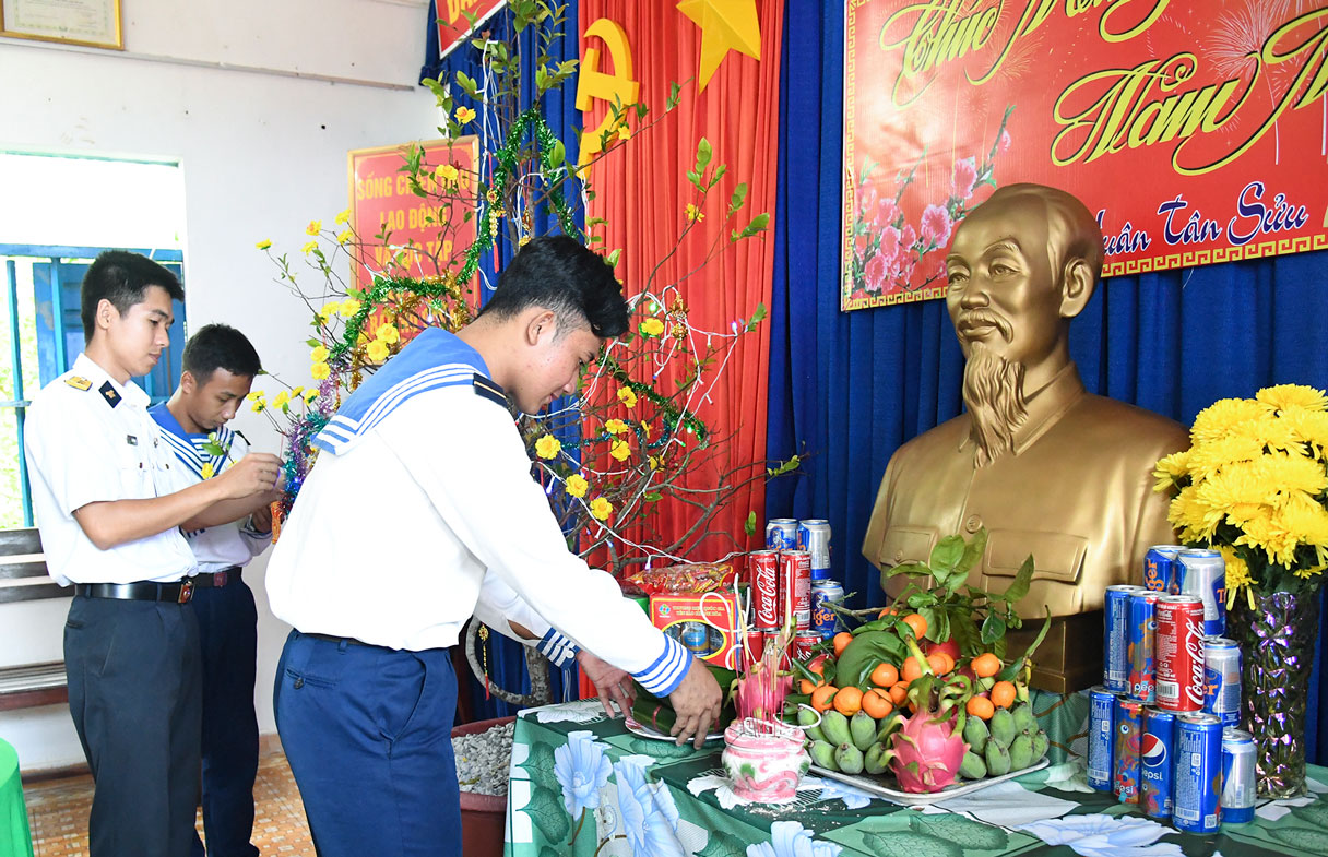 “Mắt thần” canh biển trên đảo Thổ Chu Cán bộ, chiến sĩ Trạm ra đa 610 trang trí mâm ngũ quả đón tết