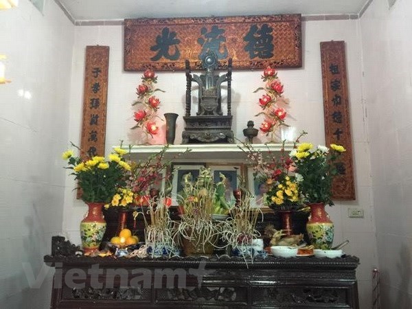 Ancestor worship reminds people of their roots Ancestor worship is an ancient Vietnamese tradition.(Photo: VNA)