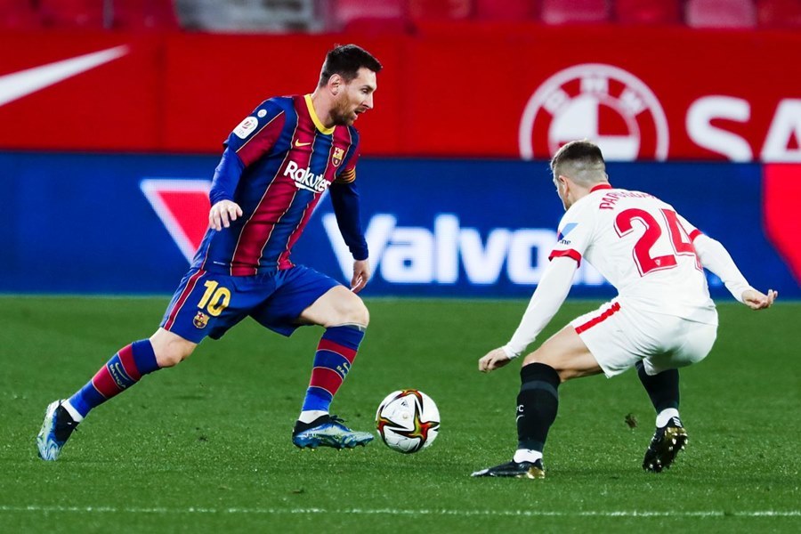 Messi thi đấu nổi bật trên hàng công của Sevilla. Tuy nhiên, ngôi sao người Argentina kém duyên trận này
