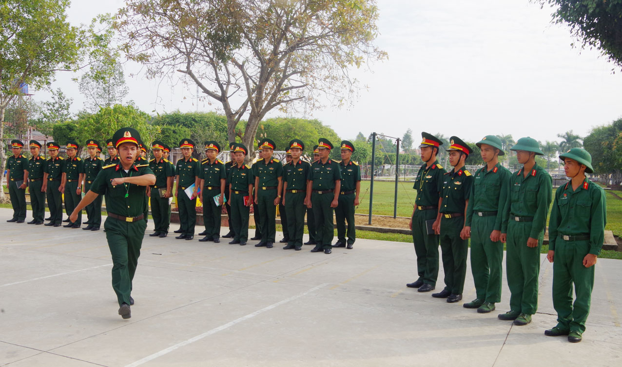 Tập huấn điều lệnh cho đội ngũ cán bộ khung huấn luyện chiến sĩ mới