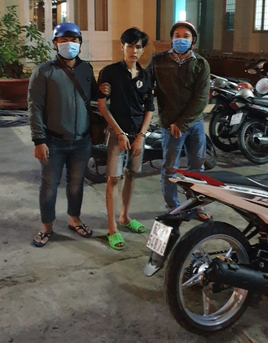 Công an xã Nhựt Chánh: Tăng cường đấu tranh các loại tội phạm và vi phạm pháp luật về cờ bạc Lực lượng chức năng bắt đối tượng truy nã lẩn trốn tại địa bàn