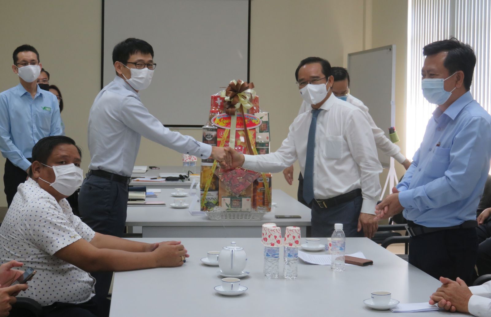 Secretary of the Provincial Party Committee, Chairman of the Provincial People's Council - Nguyen Van Duoc visits, works at Vina Eco Board Co., Ltd.