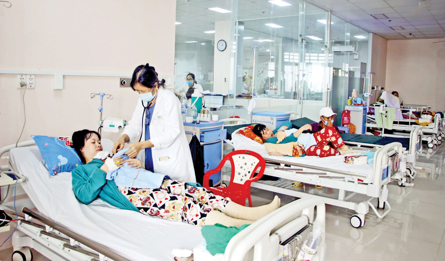 Bệnh viện Sản Nhi có quy mô 500 giường bệnh, trong đó 70% phục vụ bệnh nhân sử dụng bảo hiểm y tế (Trong ảnh: Phòng bệnh phục vụ bệnh nhân bảo hiểm y tế tại Bệnh viện Sản Nhi)