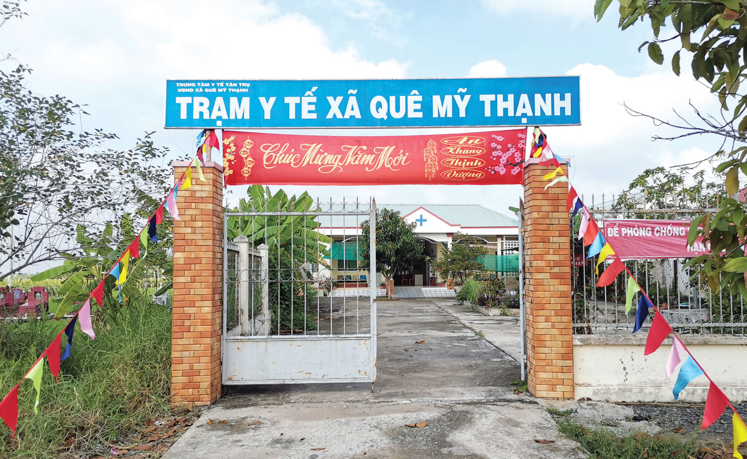 Mạng lưới y tế cơ sở - “người gác cổng” đáng tin cậy Trạm Y tế xã Quê Mỹ Thạnh đạt chuẩn quốc gia về y tế xã năm 2016
