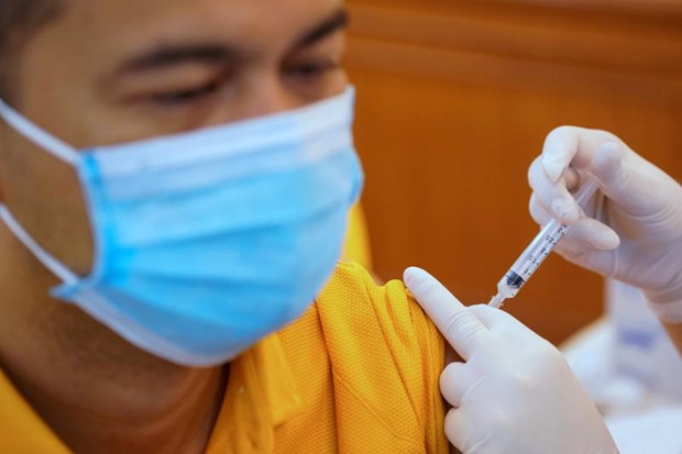Thailand, Philippines confirm many new COVID-19 cases A man receives the Sinovac COVID-19 vaccine at Samut Sakhon hospital in Samut Sakhon province (Photo: Reuters)