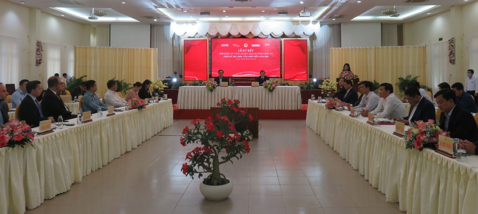 Long An signed consultancy contract to plan province for period 2021-2030 with its vision to 2050 The scene of the signing ceremony