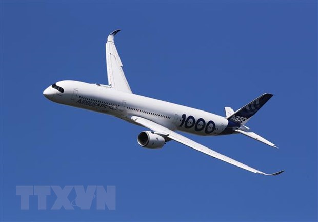 Máy bay A350-1000 của hãng Airbus trình diễn tại Triển lãm hàng không quốc tế Paris lần thứ 53, Pháp, ngày 17/6/2019. (Ảnh: THX/TTXVN)