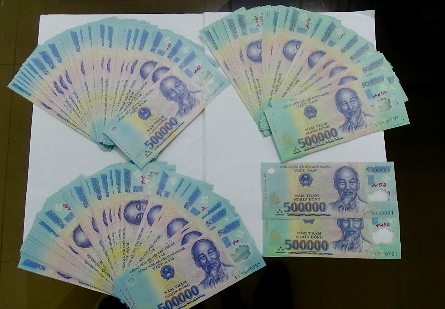 Cảnh giác với tội phạm tàng trữ, lưu hành tiền giả Cơ quan An ninh điều tra Công an tỉnh thu giữ tiền giả trong một vụ án
