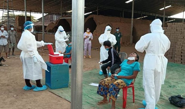Cambodia records more COVID-19 cases in community COVID-19 testing in Cambodia (Photo: www.khmertimeskh.com)