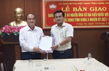 Long An: Bàn giao 126  hồ sơ người ứng cử đại biểu Quốc hội và đại biểu HĐND tỉnh