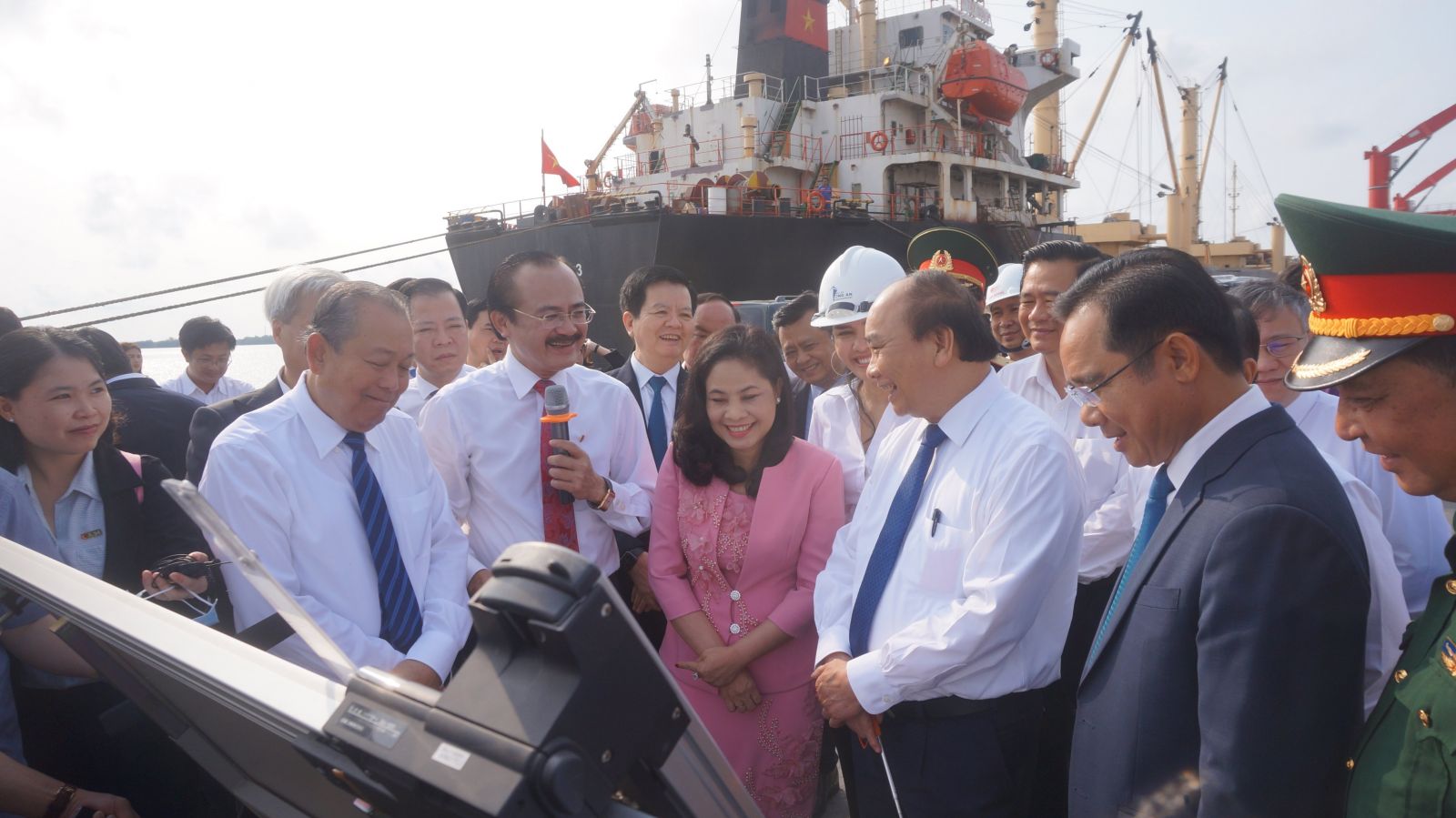 PM - Nguyen Xuan Phuc visits and surveys at Long An international Port