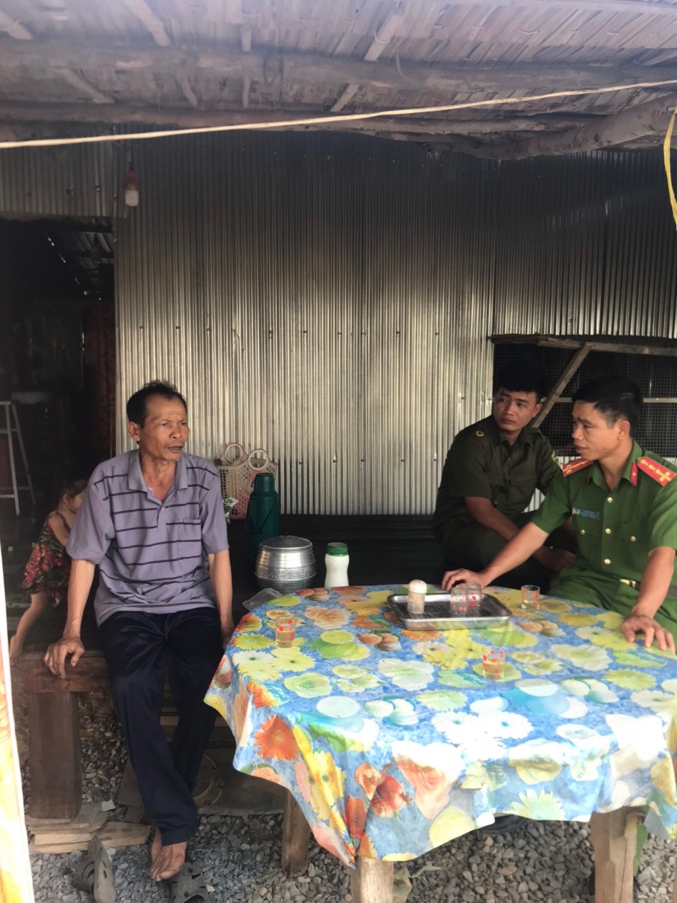 Công an xã Hưng Hà, huyện Tân Hưng tăng cường công tác tuyên truyền phòng, chống tội phạm vùng biên giới đến người dân sống khu vực  giáp biên giới