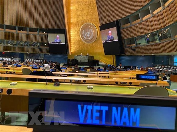 Vietnam to promote regional organisations’ role in settling disputes A meeting of the United Nations General Assembly (Photo: VNA)