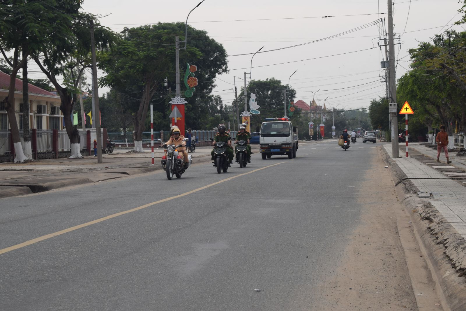 Công an huyện Tân Trụ tăng cường công tác tuần tra, kiểm soát, góp phần bảo đảm an ninh chính trị, trật tự, an toàn giao thông trên địa bàn