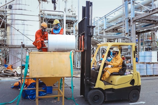 Oil and gas companies expect good performance in Q1 PetroVietnam Gas workers at its plant. (Photo pvgas.com.vn)