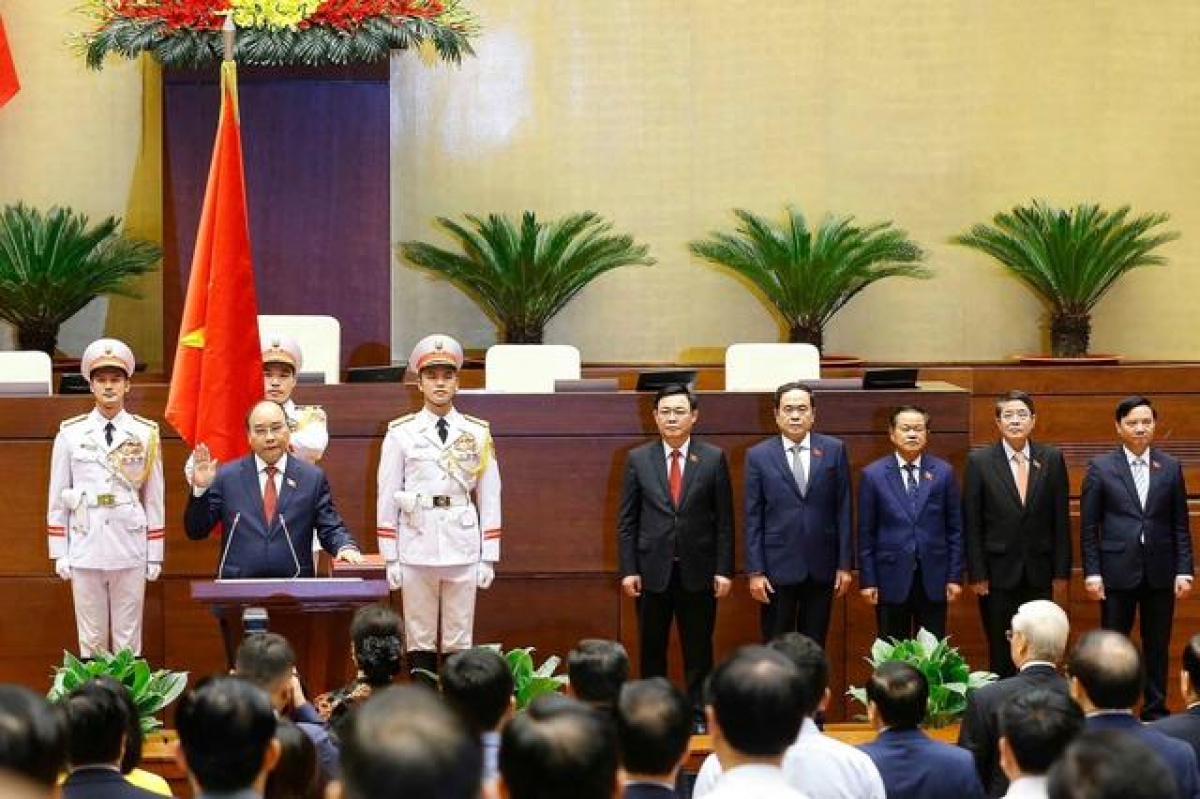Hình ảnh Chủ tịch nước Nguyễn Xuân Phúc tuyên thệ nhậm chức do Tân Hoa Xã đăng tải.