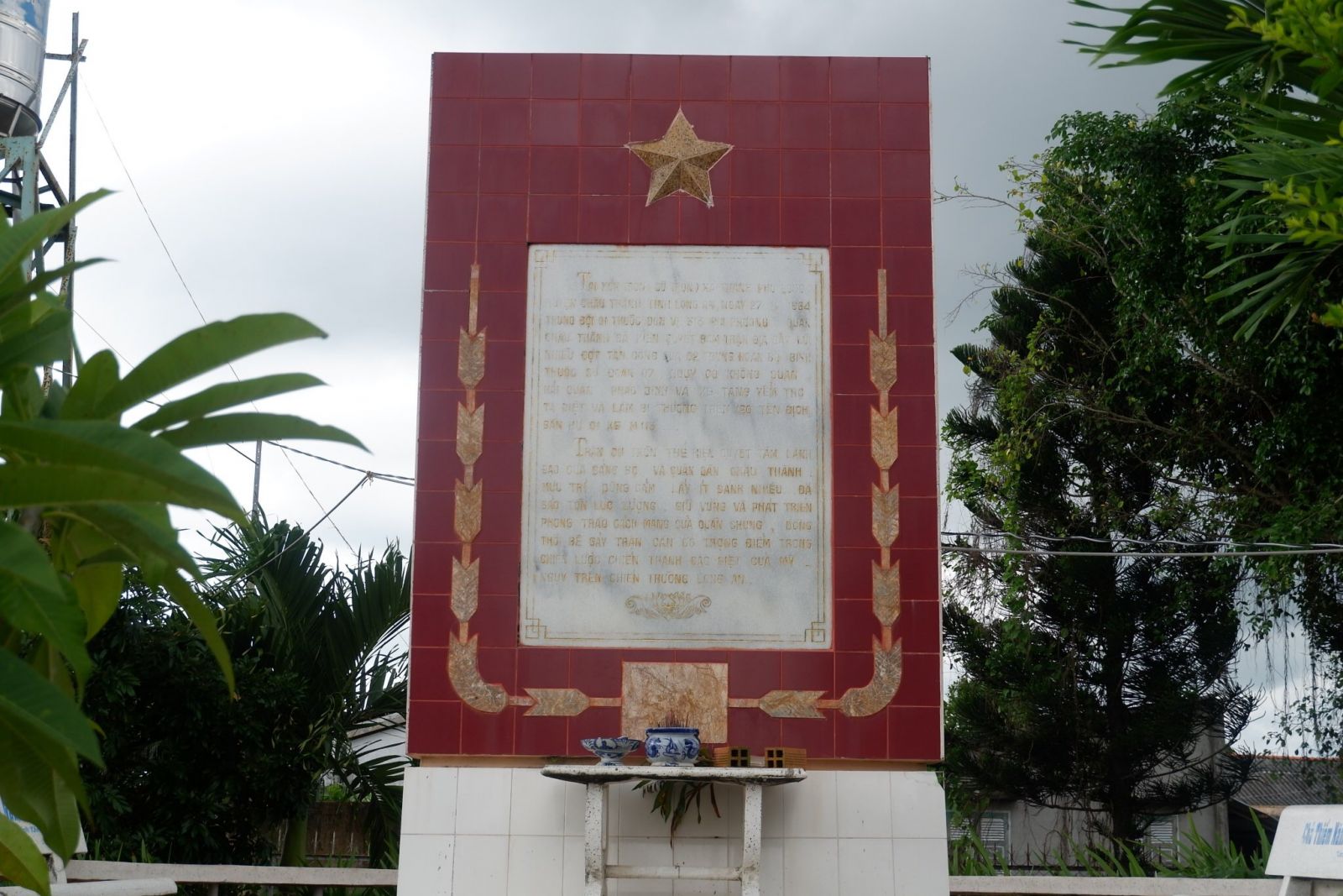 Trong thời gian kháng chiến chống Mỹ - ngụy, Cù Tròn từng là căn cứ địa cách mạng của huyện Châu Thành, đặc biệt với chiến tích đẩy lùi trận càn của Sư đoàn 7 ngụy
