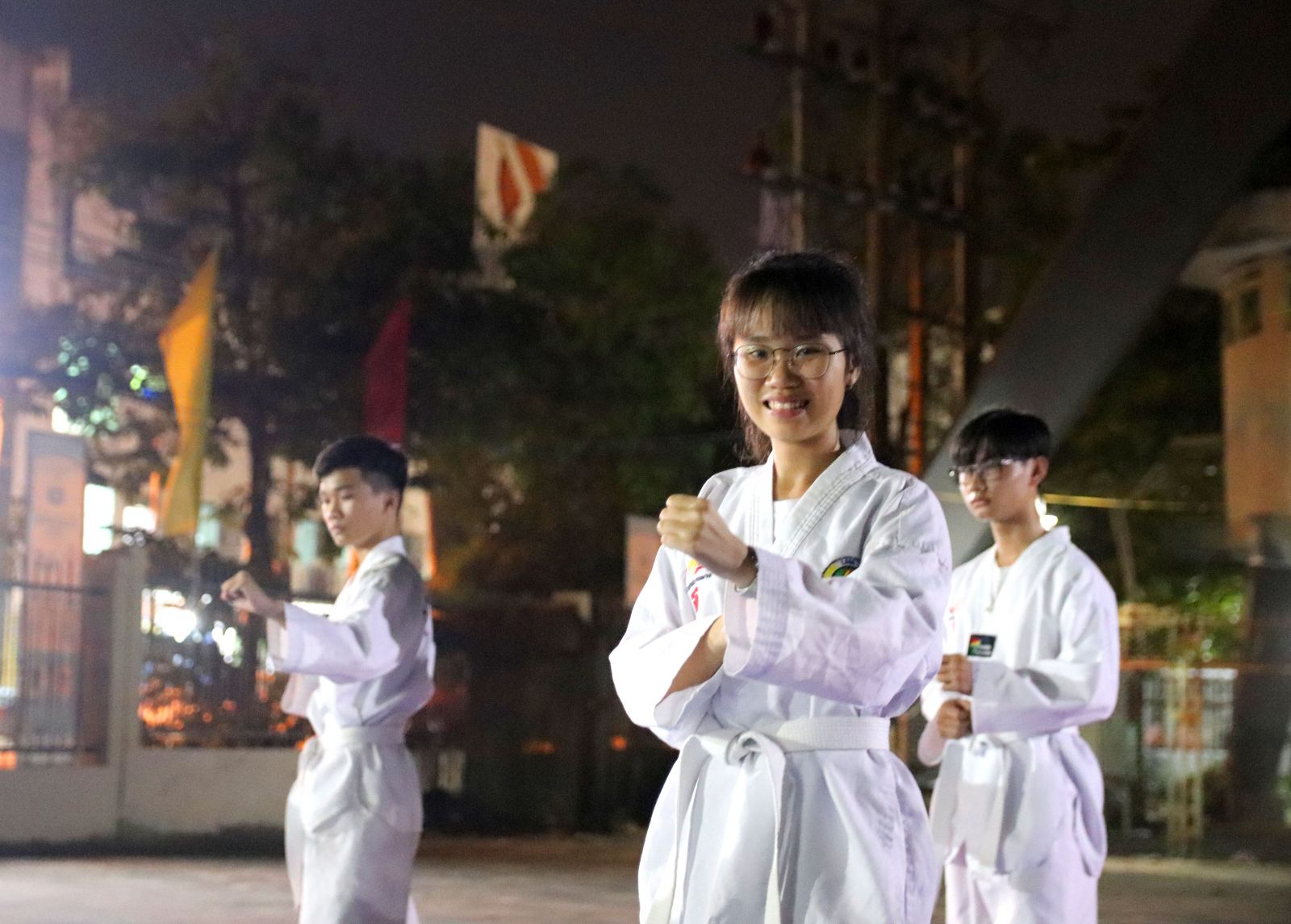 Em Phan Võ Quyên Nhi, học sinh lớp 10, Trường THPT Tân An, cũng có niềm đam mê đặc biệt với võ thuật