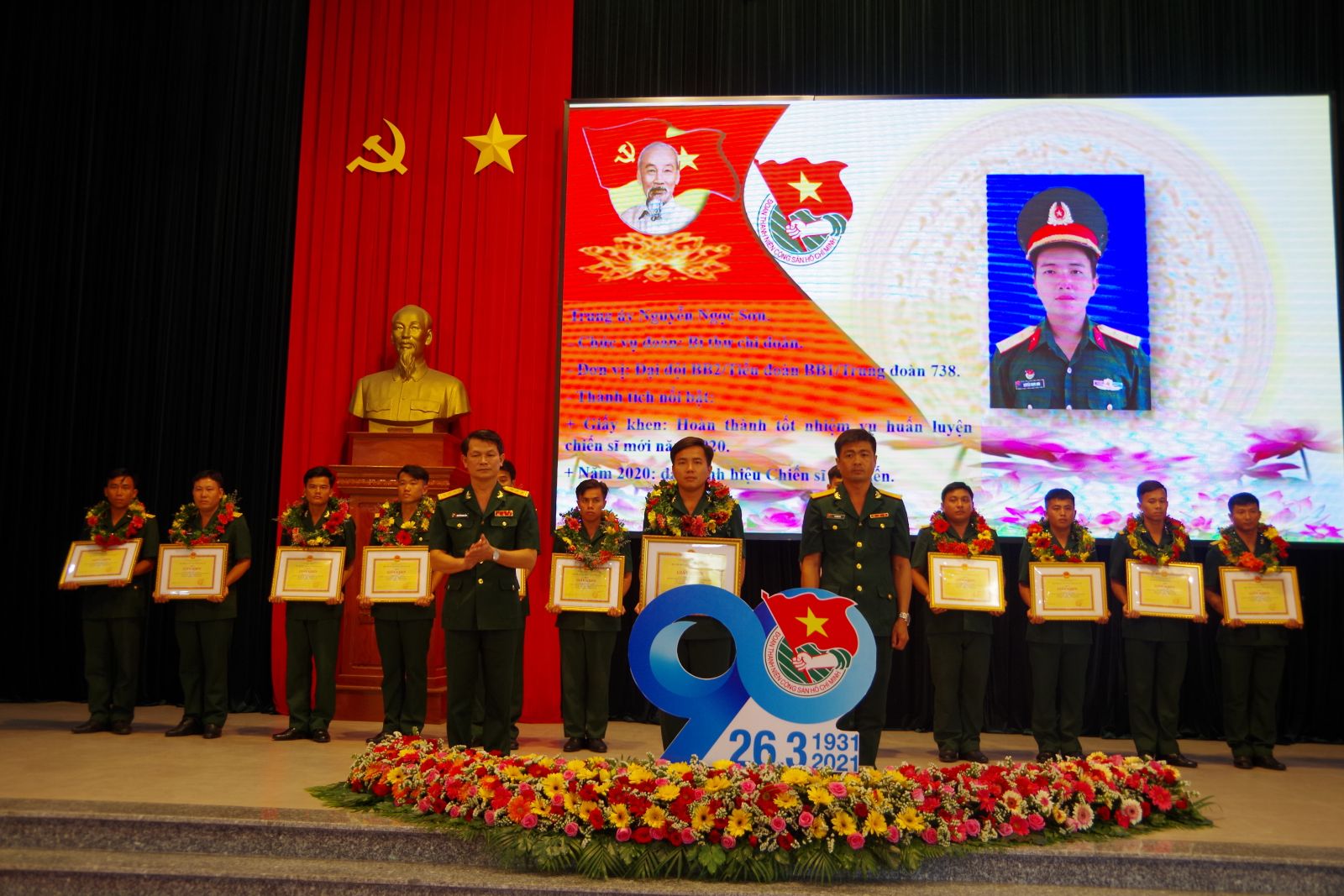 Các Bí thư đoàn tiêu biểu trong lực lượng vũ trang tỉnh vinh dự được Bộ Chỉ huy Quân sự tỉnh tuyên dương nhân kỷ niệm 90 năm Ngày thành lập Đoàn Thanh niên Cộng sản Hồ Chí Minh